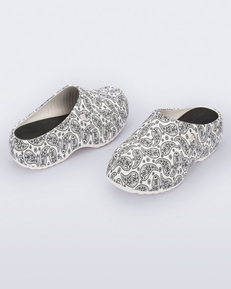 Front and back angled view of a pair of white print Free Clog Print platforms with black paisley print