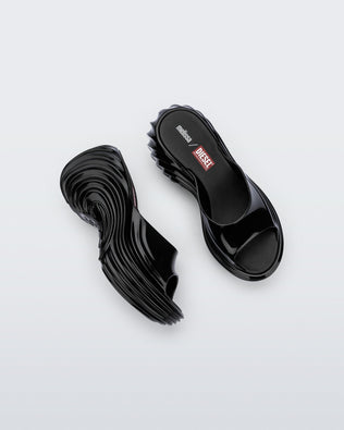 Product element, title Platform in Zwart
 price €175,00