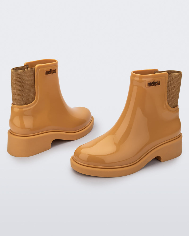 Back and angled view of a pair of caramel Chelsea boots