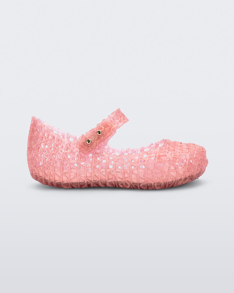 Side view of a pearly pink baby Campana flat