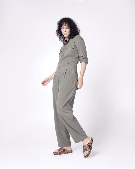 Model in grey outfit wearing a pair of beige Free Print Slides with leopard print
