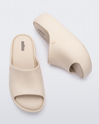 Product element, title Free Platform Slide in Beige
 price €95,00