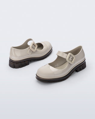 Product element, title June in Beige
 price €99,00