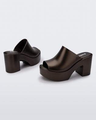 Product element, title Mule Hype in Bronze
 price €77,40