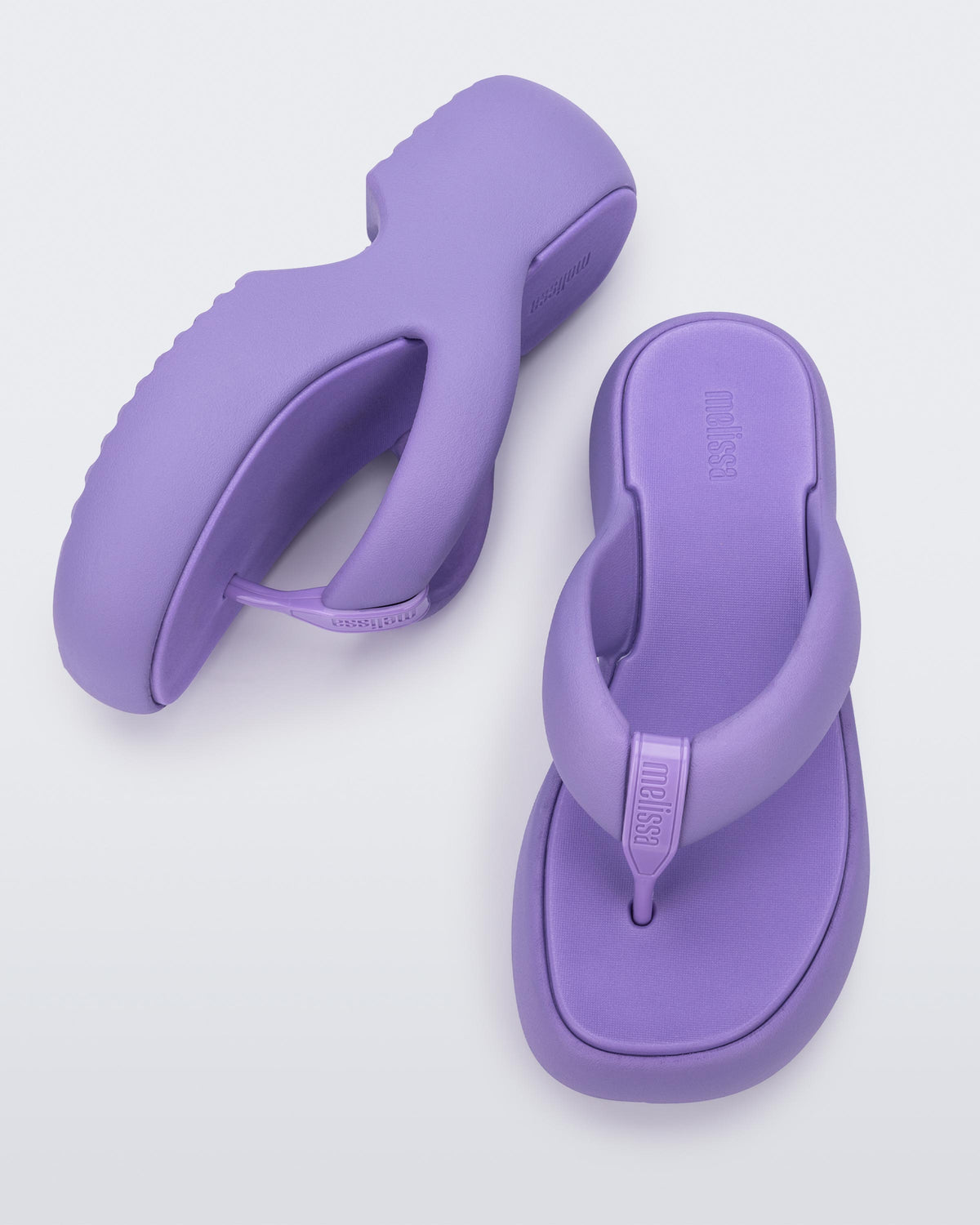 Side and top view of a pair of lilac Free Platform II flip flops