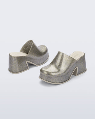 Product element, title Mia in Goldener Glitzer
 price €129,00