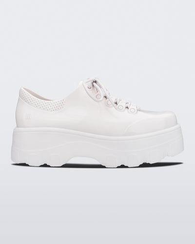 Side view of Melissa Kick Off platform sneaker in white. The sneaker has traditional white tie up laces.