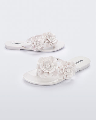 Product element, title Harmonic Garden in White
 price €24,00