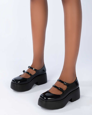 Product element, title Farah in Black
 price €96,00