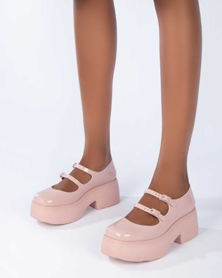 Product element, title Farah in Pink
 price €96,00