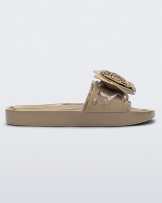 Product element, title Spikes Beach in Beige
 price €80,00