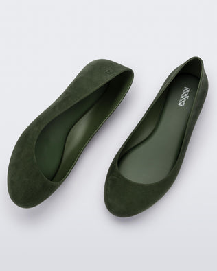 Side and top view of a pair of black flocked Melissa Sweet Love Basic Velvet flats.