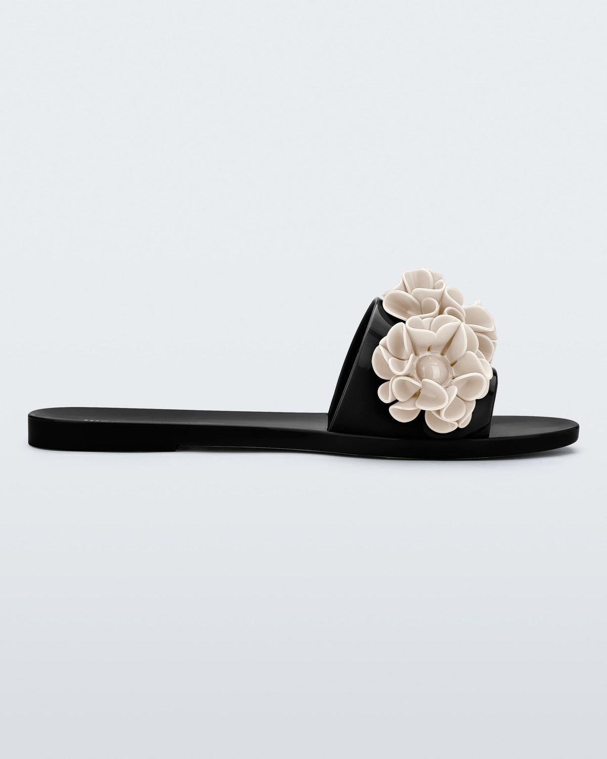 Side view of a black Babe Springtime women's slide with 3 beige flowers.