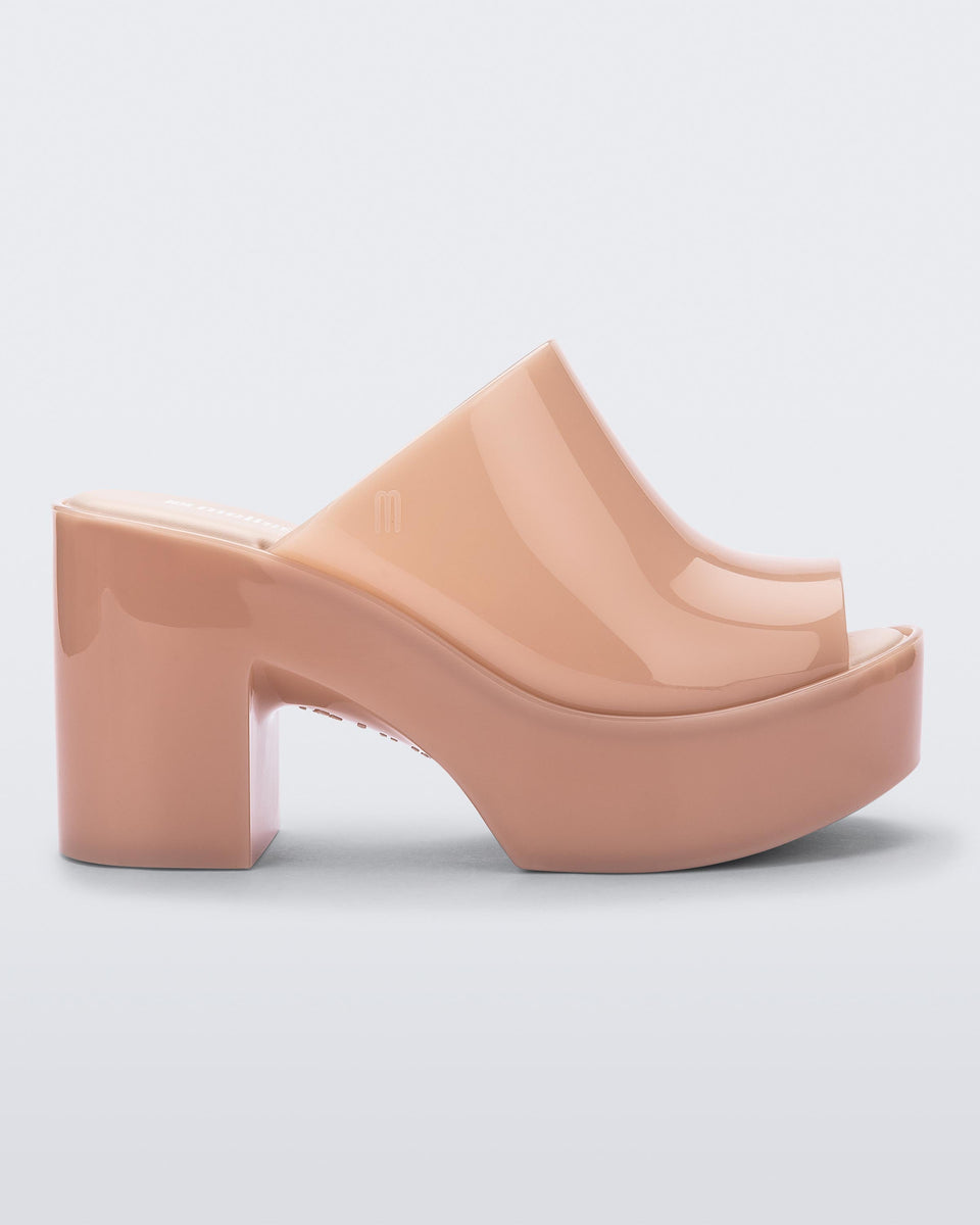 The Mule Hype Heel dials up the glam while keeping it simple.