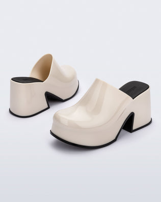 Product element, title Mia in Beige
 price €119,00
