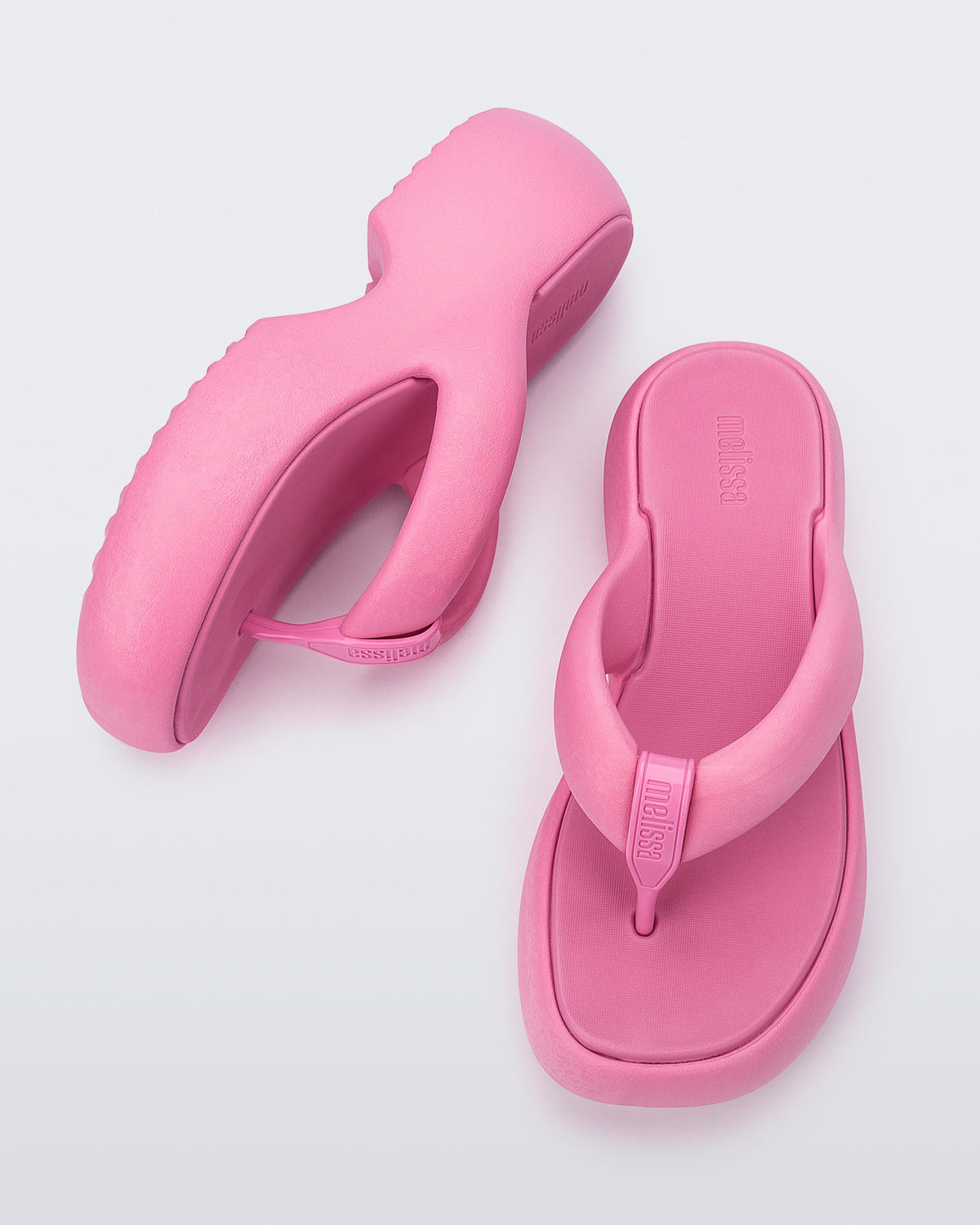 Side and top view of a pair of pink Free Platform II flip flops