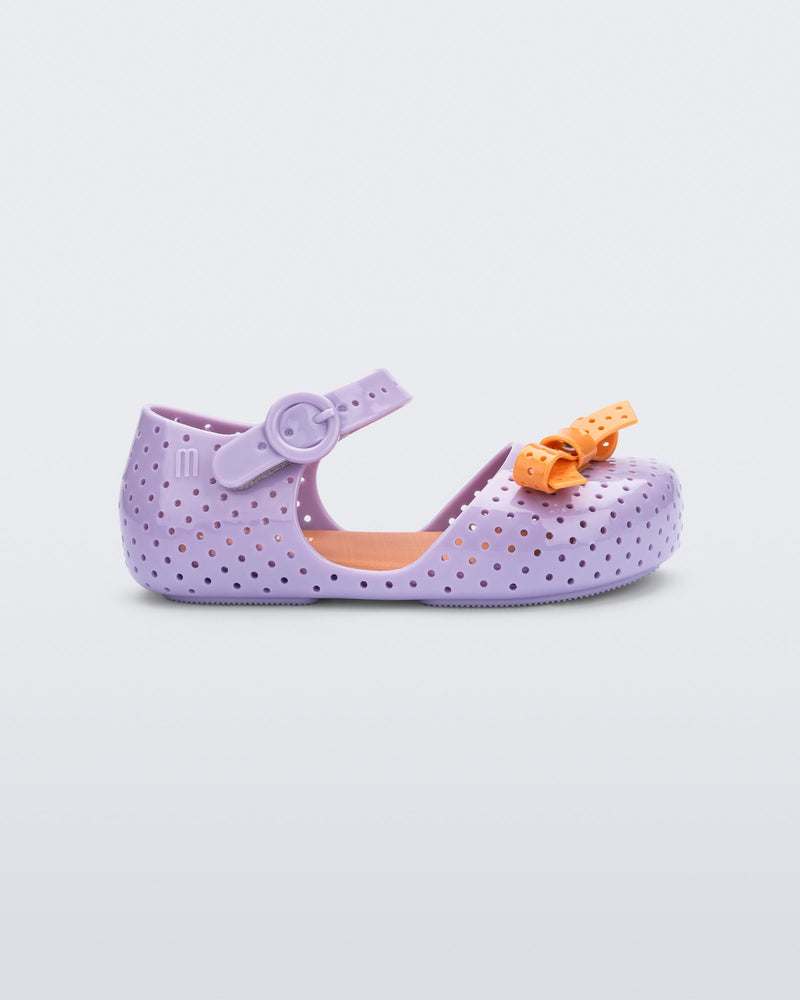 Side view of a lilac Pop baby flat with a orange bow