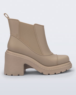 Product element, title Courtney in Beige
 price €129,00