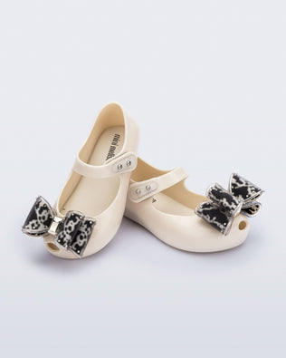 Product element, title Ultragirl Classic Bow in Beige/Black
 price €59,00