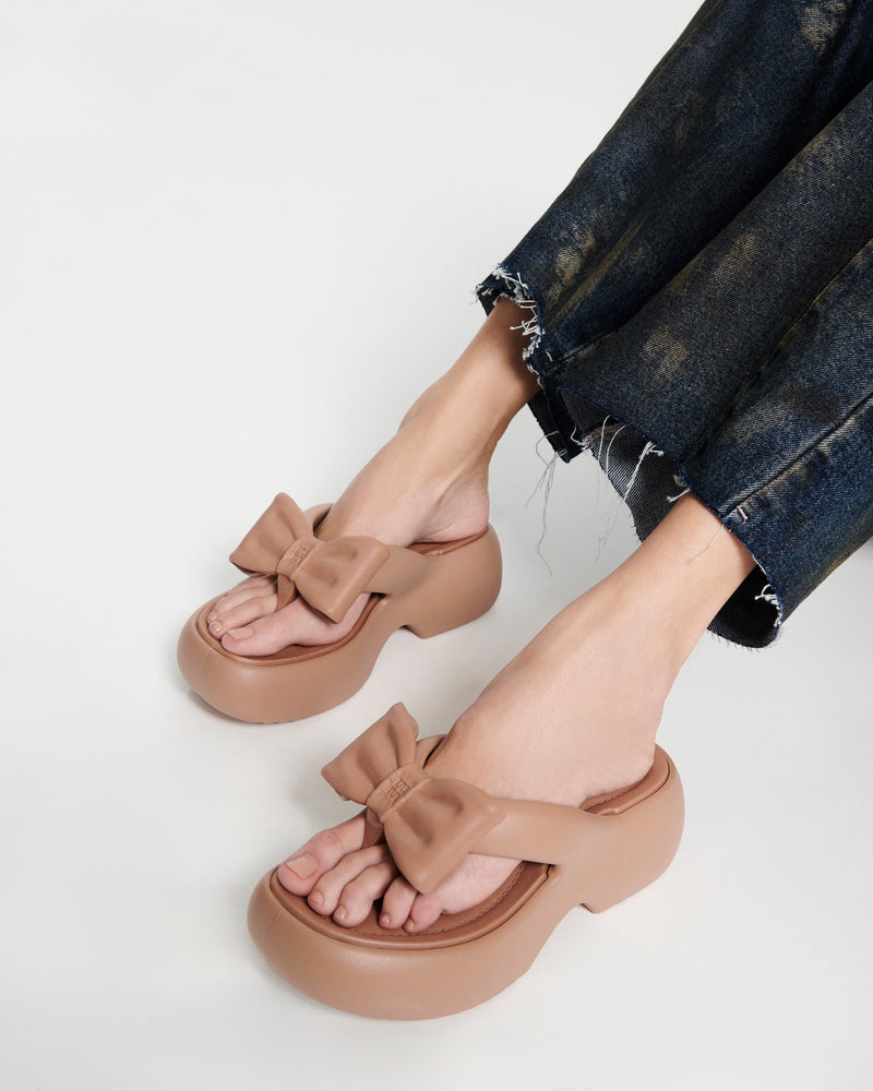 Free Fuzzy Platform Bow