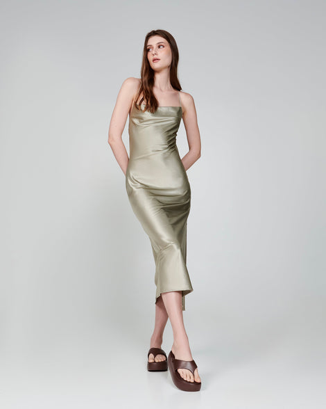 Model in a beige dress wearing a pair of bronze Free Platform Thongs