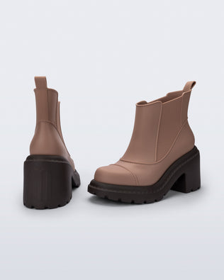 Product element, title Courtney in Brown
 price €129,00