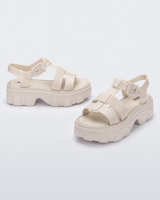 Product element, title Ella in Beige
 price €119,00