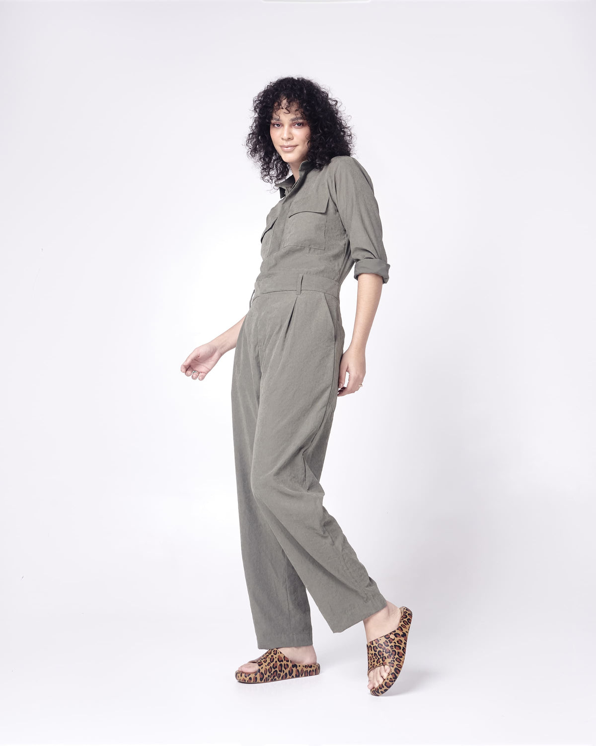 Model in grey outfit wearing a pair of beige Free Print Slides with leopard print