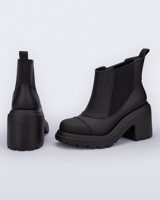 Product element, title Courtney in Black
 price €129,00