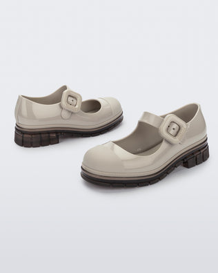 Product element, title June in Beige
 price €89,00