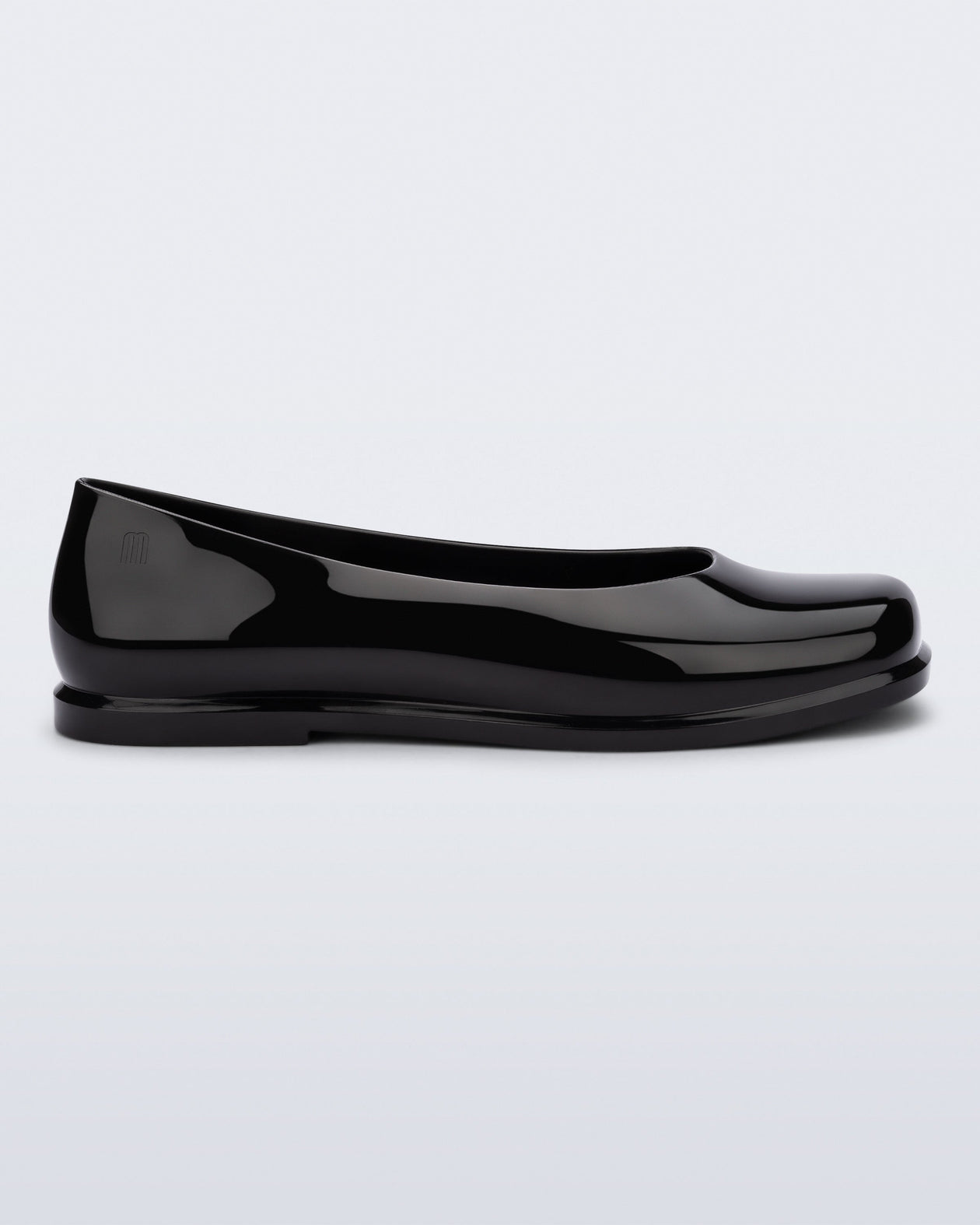 Side view of a black Ruby adult flat.