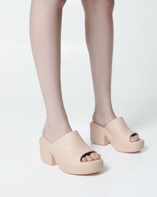 Product element, title Free High in Light Beige
 price €129,00