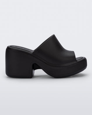 Product element, title Free High in Black
 price €129,00