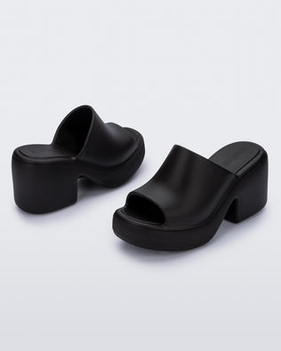 Product element, title Free High in Black
 price €129,00