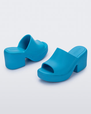 Product element, title Free High in Blue
 price €129,00