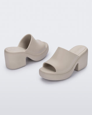 Product element, title Free High in Beige
 price €129,00