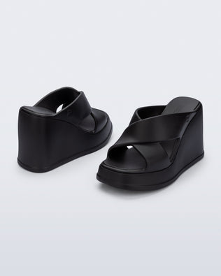 Product element, title Free Vibe in Black
 price €129,00