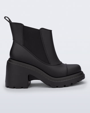 Product element, title Courtney in Black
 price €129,00