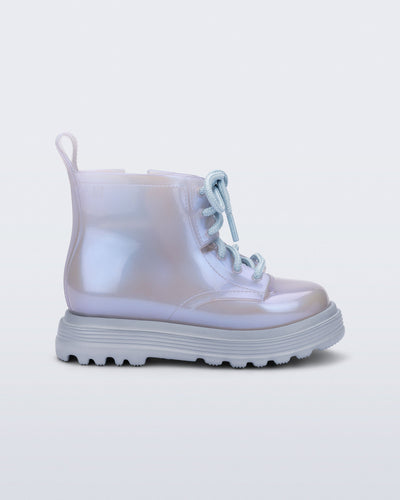 Side view of a pearly blue Coturno baby boot with blue laces.