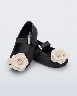 Product element, title Soft Ballerina Petals en Noir/Beige
 price €65,00