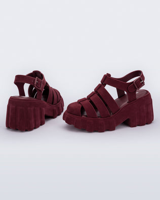 Product element, title Megan Velvet in Red
 price €89,40
