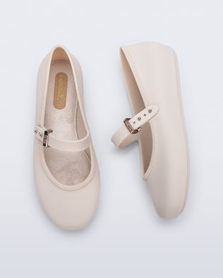 Top and side view of a pair of beige Soft Ballerina kids flat with strap