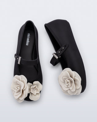 Product element, title Soft Ballerina Petals in Nero/Beige
 price €75,00